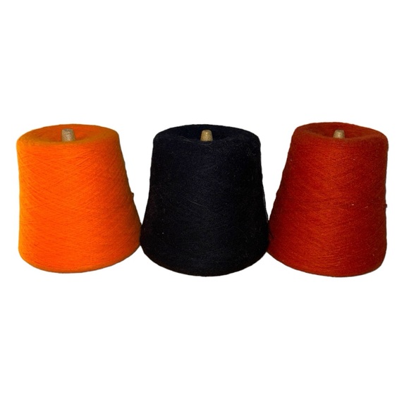 Bundle Of Yarn And Thread - Picture 2 of 16